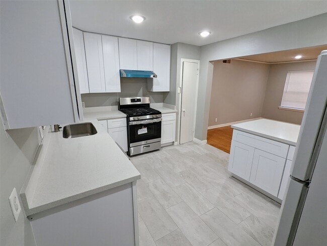 Photo - 4714 Oakshire Dr Unit 2