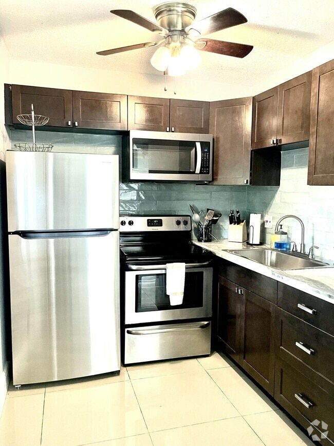 Building Photo - 408 SE 12th Ct Unit 4 Rental
