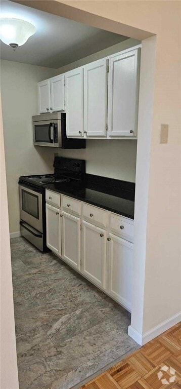 Building Photo - 406 E 8th St Rental