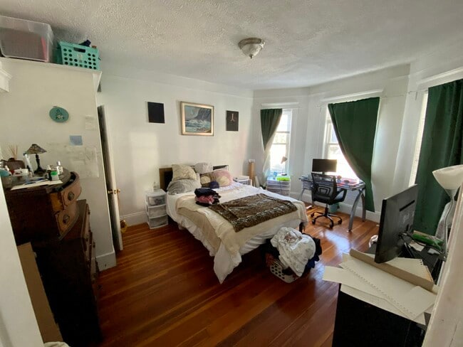 Photo - 162 Kelton St Unit 1