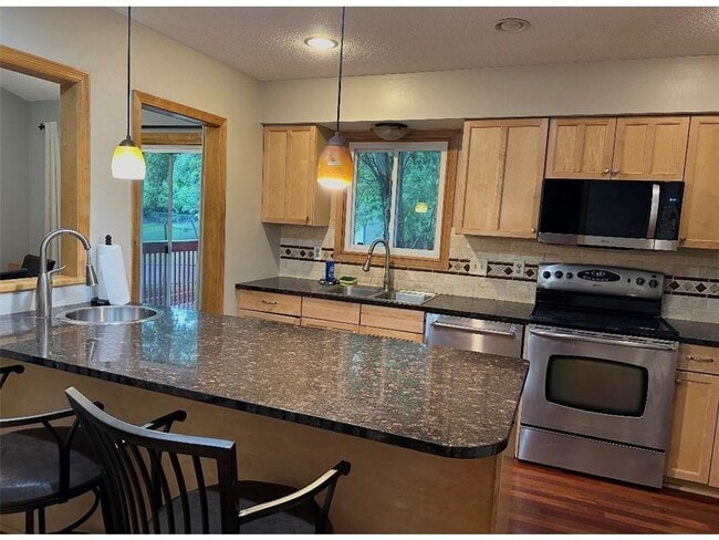 Photo - 1657 Helena Rd N