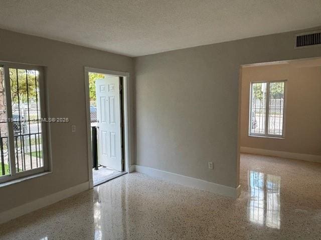 Building Photo - 1000 NW 5th St Unit 2