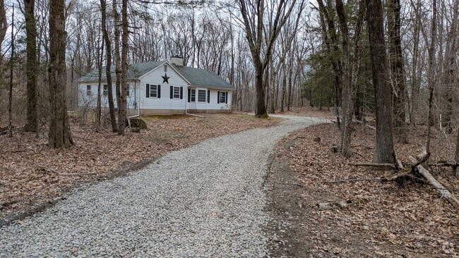 Building Photo - 631 Litchfield Tpke Rental