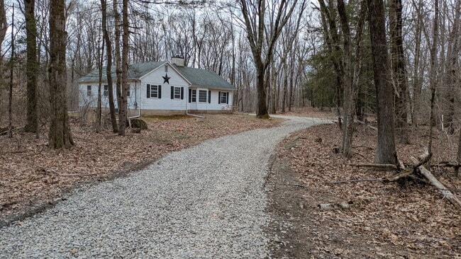 Building Photo - 631 Litchfield Tpke Rental