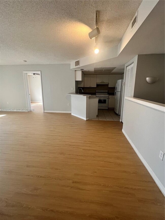 Photo - 2033 SE 10th Ave Unit 605