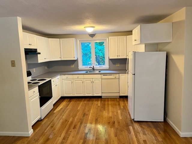 Spacious kitchen with open floor plan to dining/living area - 18 Dunstan St