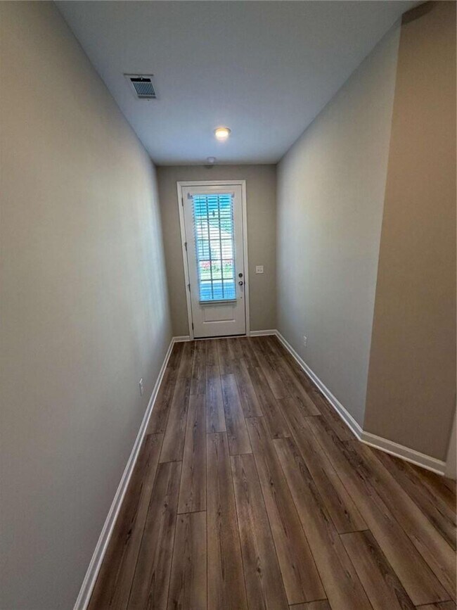 Photo - 2590 Morehead St