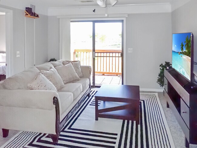 Fotografía del edificio - 3601 Saint Johns Ct Unidad B