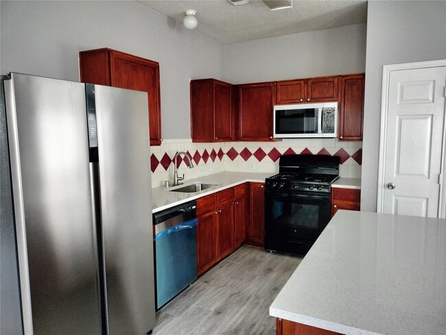 Building Photo - 14930 Sugarhollow Dr
