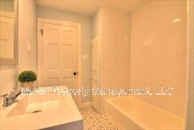 Photo - 14-14 Beltran St