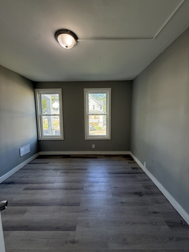 123 Lakeview Ave