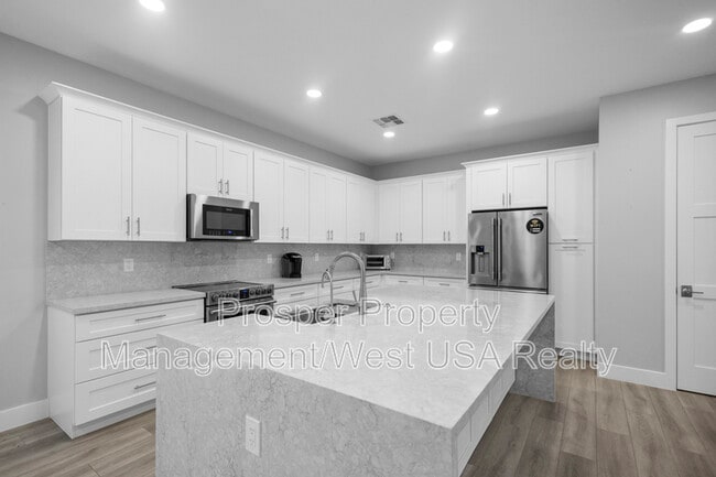 Building Photo - 611 Wilson St