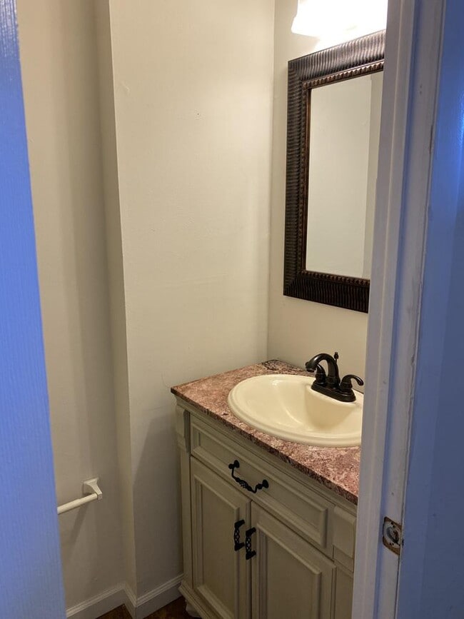 Photo - 215 East Ct
