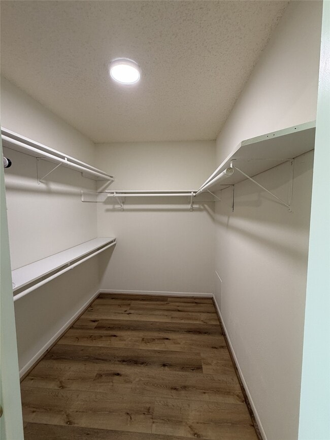 Photo - 2211 Brook View Ln
