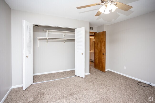 2BR, 1.5BA - 800 SF