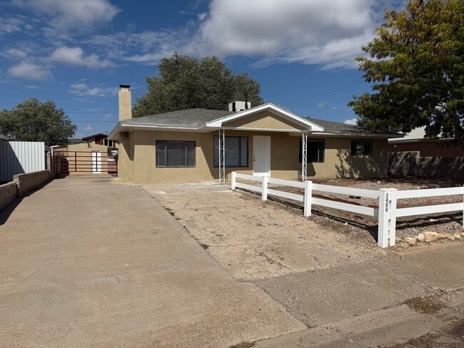 Photo - 1404 Chaco Ave