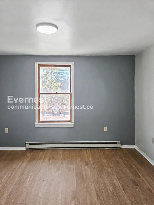 Photo - 187 Glenn St