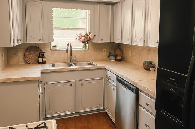 Photo - 6514 Teluco St