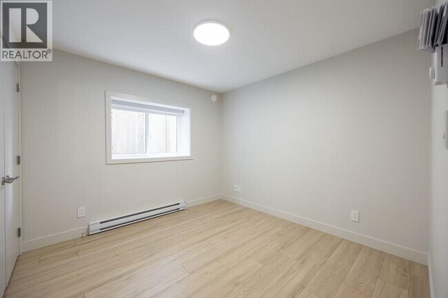 625X Kitchener St