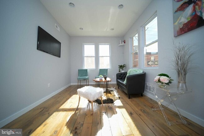 Photo - 2618 Jasper St