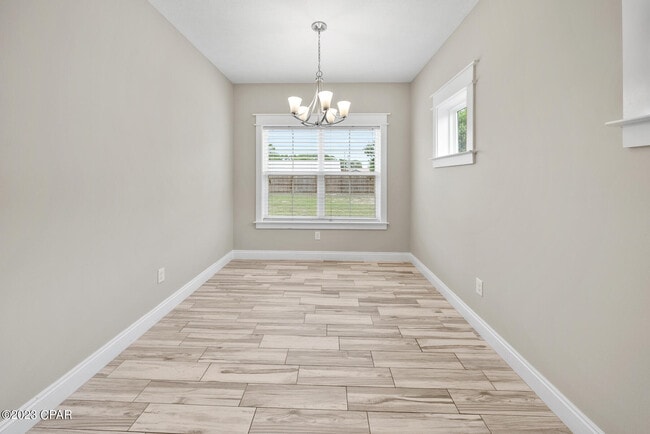 Photo - 305 Evergreen St