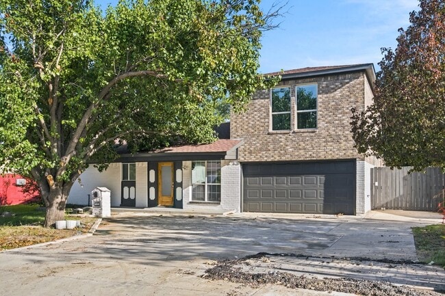 Building Photo - 2016 Knollwood Ln