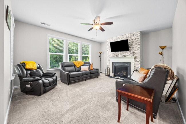 Photo - Amenity-Rich Neighborhood!