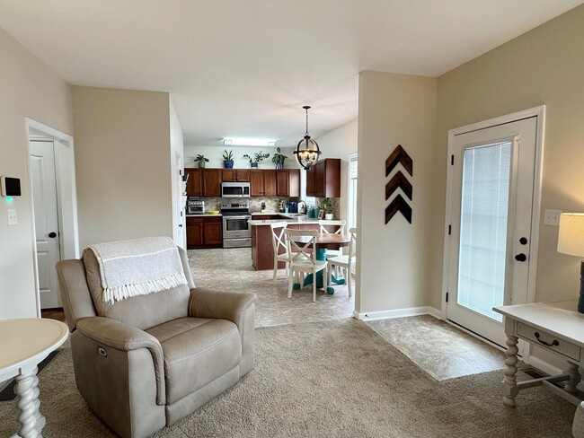 Photo - 2688 Woodlawn Way