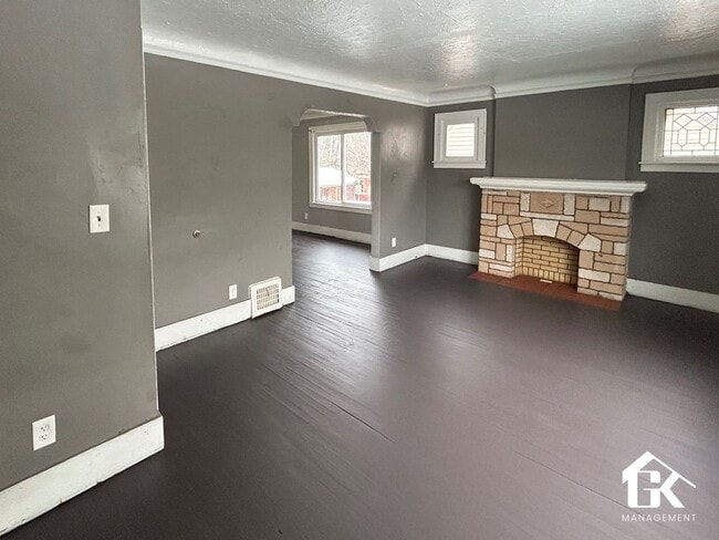 Photo - 6885 Mettetal St Unit Upper