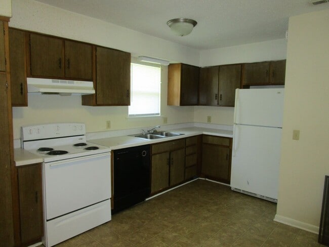 Photo - 251 Rast St