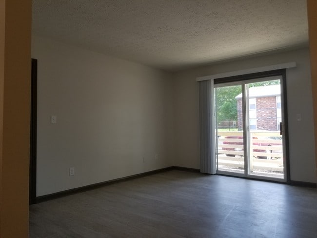 Photo - Watterson Lakeview Apartments