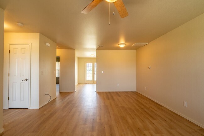 Photo - Cozy 2 bedroom 2 bathroom Townhome - Avail...