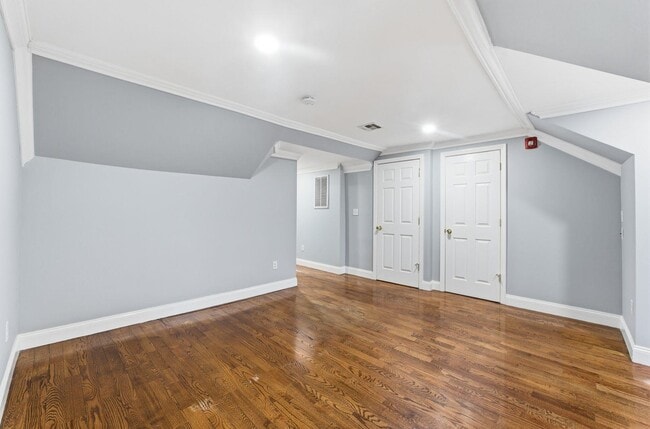 Building Photo - 168 New York Ave Unit 2