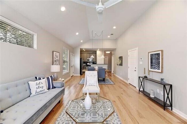 Photo - 2001 Faro Dr Unit 15