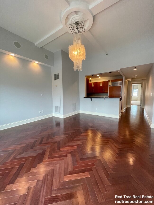 1 Charles St S