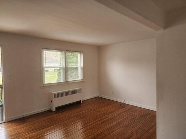 Photo - 2 Springwood Cir