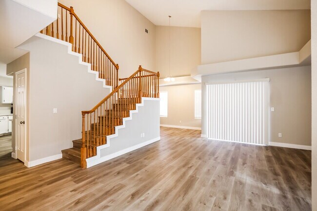 Photo - 104 Escada Ln