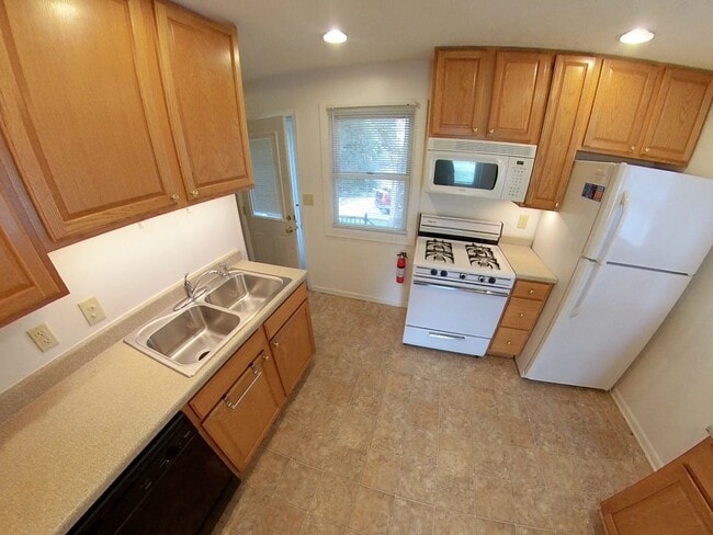 Photo - 135 N Bryan Ave Unidad 1