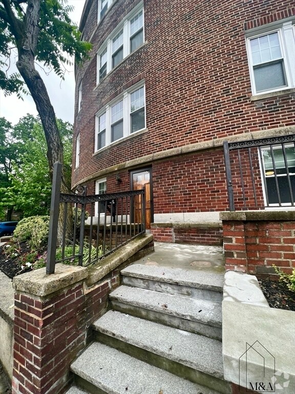 Building Photo - 576 Washington St Unit 7 Rental