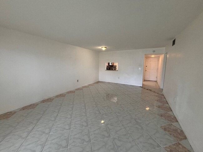 Photo - 19029 US-19 Unidad Bldg 1 9