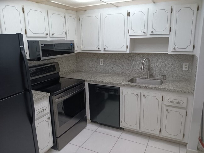 Photo - 619 Saxony M Unit 619 Saxony M