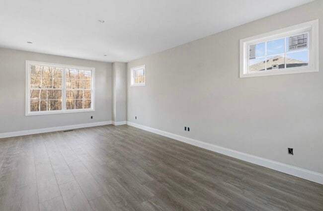 Photo - 422 Mattingly Dr