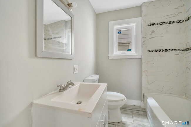 718 Winchester Ave Unit 1