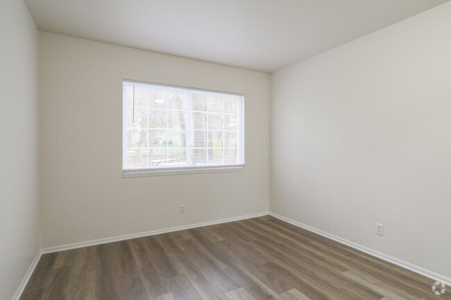 3 BR, 2 BA - 1100 SF