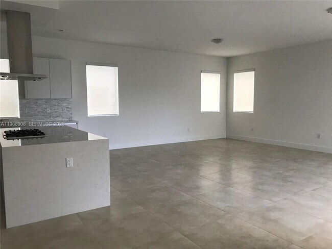 Photo - 10055 NW 75th St