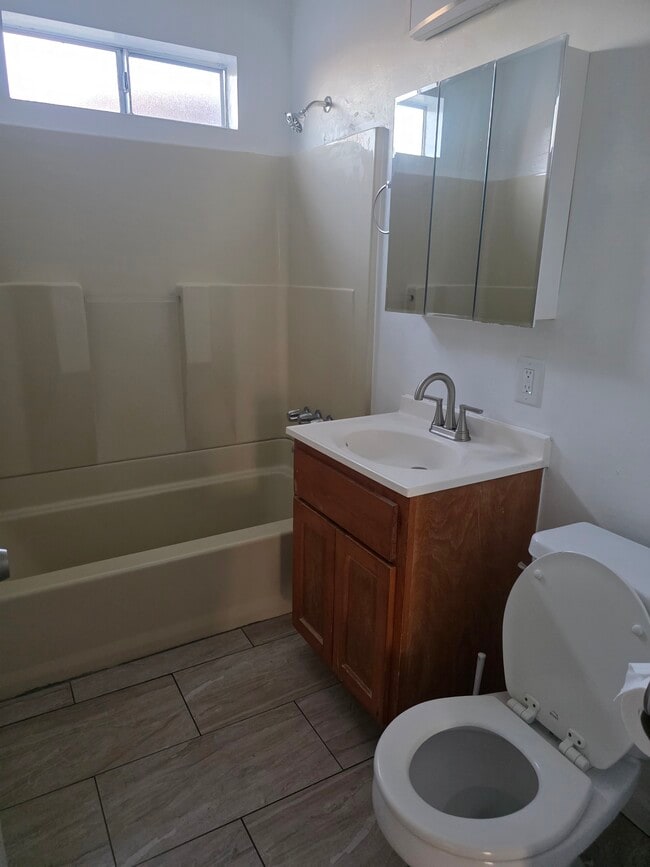 Photo - 2136 Del Amo Blvd Unidad 2136 Del Amo Blvd.