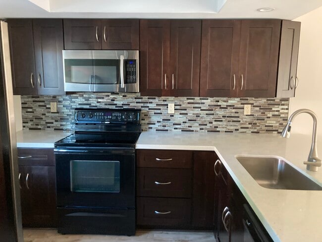 Building Photo - 9374 SW 3rd St Unit 704