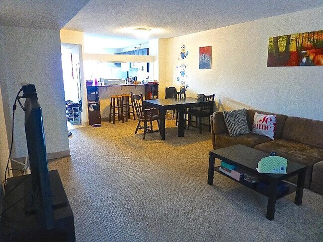 Photo - 142 North Beacon St Unidad B1