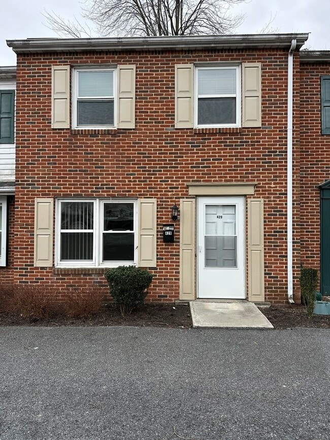 Building Photo - 429 Duke St