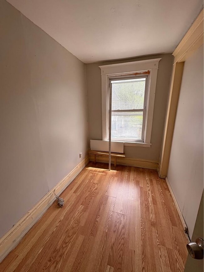 Building Photo - 207 Dunseith St Unit 2-3-3R Rental